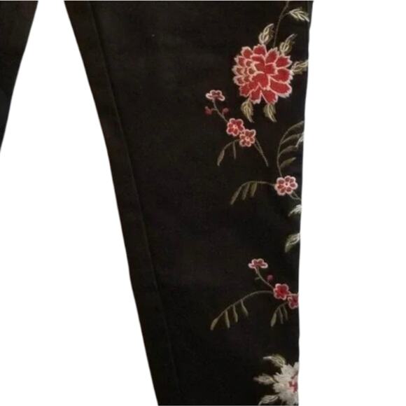 Sandpiper Women's Black Floral Embroidered‎ Stretch Ankle Jeans Size 12 New - Picture 5 of 12